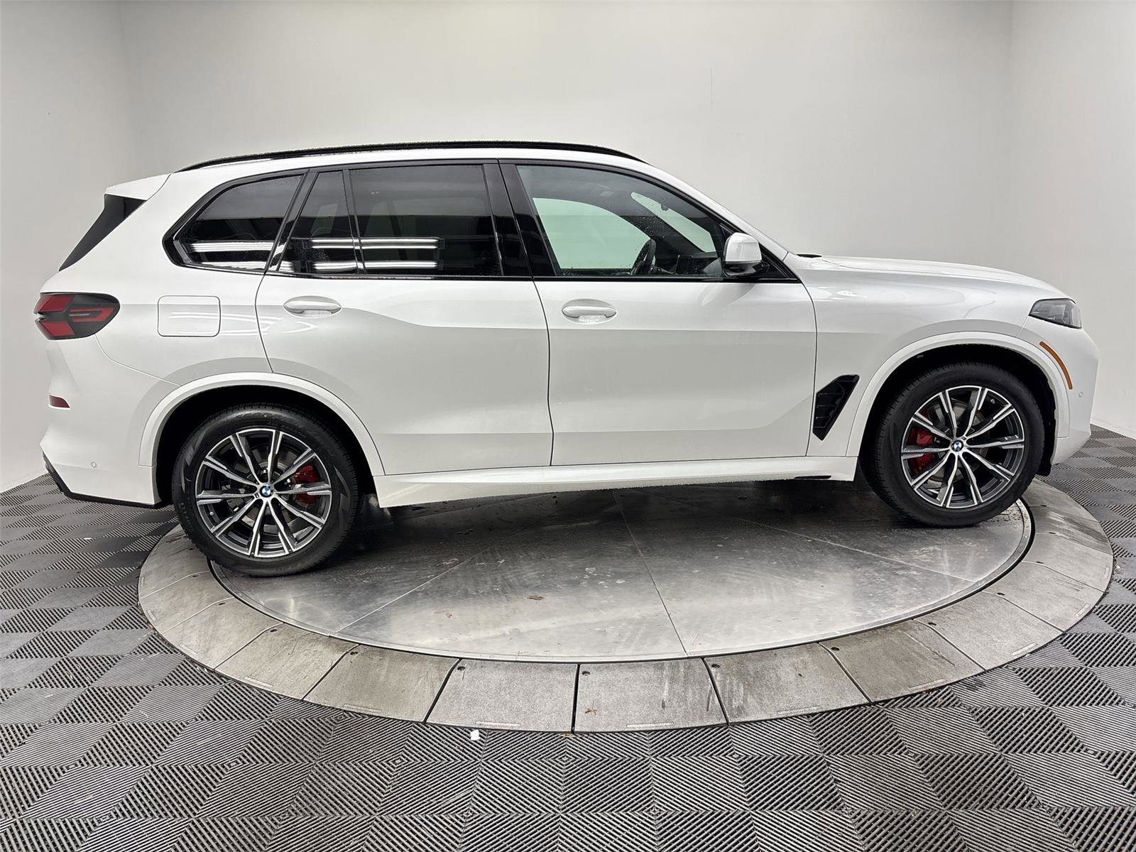 New 2026 BMW X5 xDrive40i w/ M Sport Package image 17