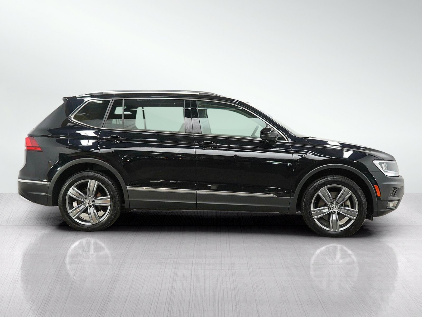 Used 2021 Volkswagen Tiguan SEL w/ 2-Row Tiguan MDO Package AWD/4WD image 6