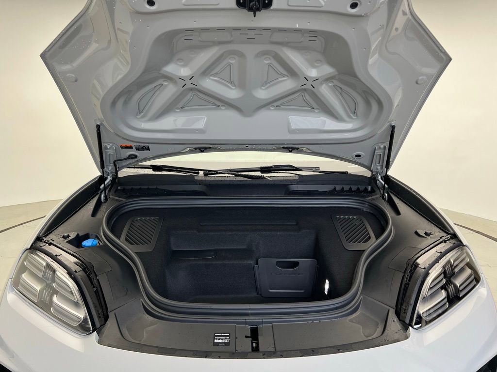 New 2026 Porsche Macan 4 Electric image 26