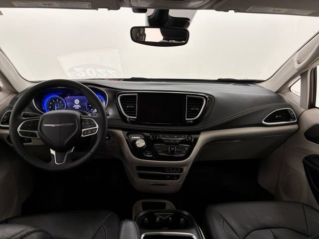 Used 2022 Chrysler Pacifica Touring-L AWD/4WD image 20