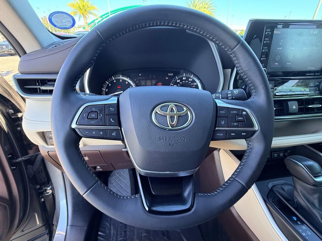 Used 2021 Toyota Highlander XLE image 32