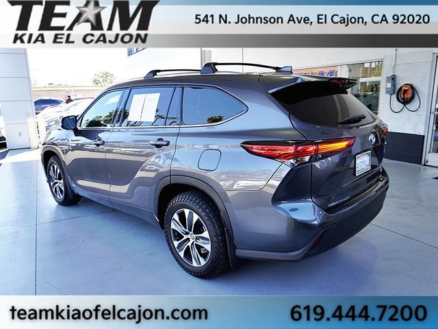 Used 2021 Toyota Highlander XLE AWD/4WD image 7