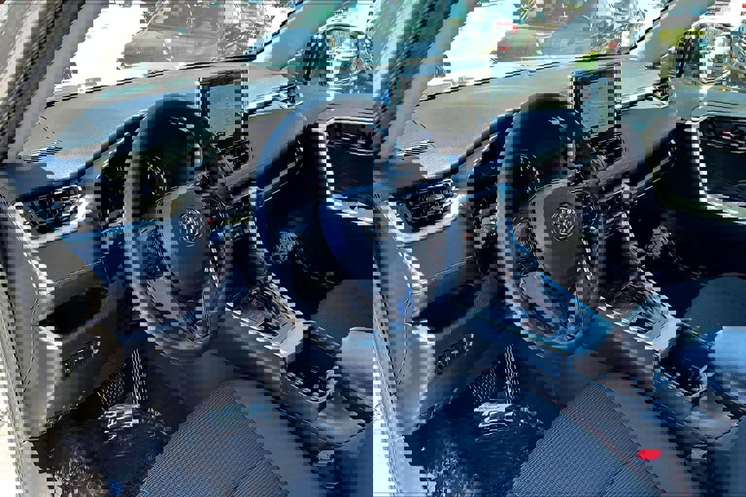 Used 2024 Toyota RAV4 LE image 18