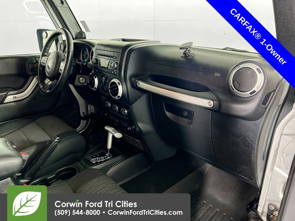 Used 2012 Jeep Wrangler Rubicon w/ PWR Convenience Group AWD/4WD image 25