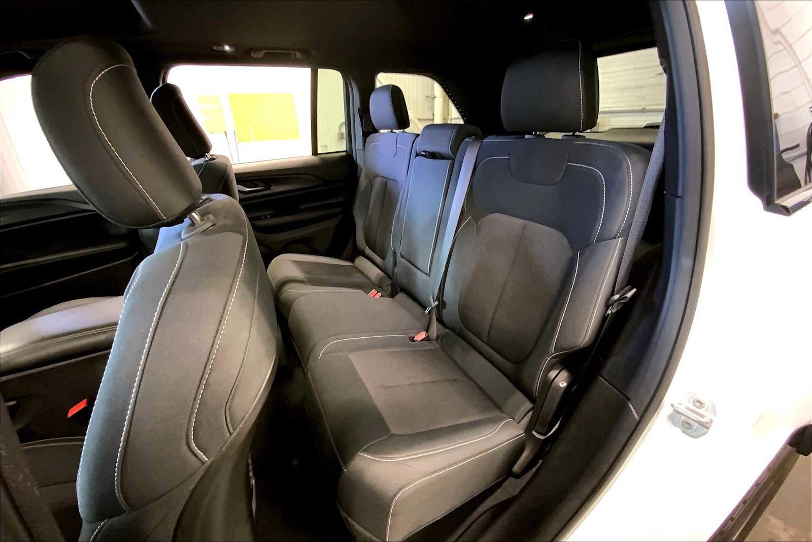 Used 2024 Jeep Grand Cherokee Laredo X w/ Trailer Tow Package image 21