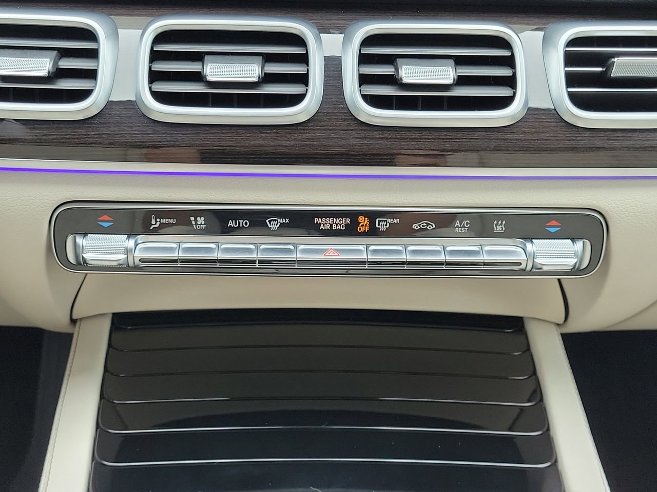 Certified 2025 Mercedes-Benz GLE 450e 4MATIC image 22