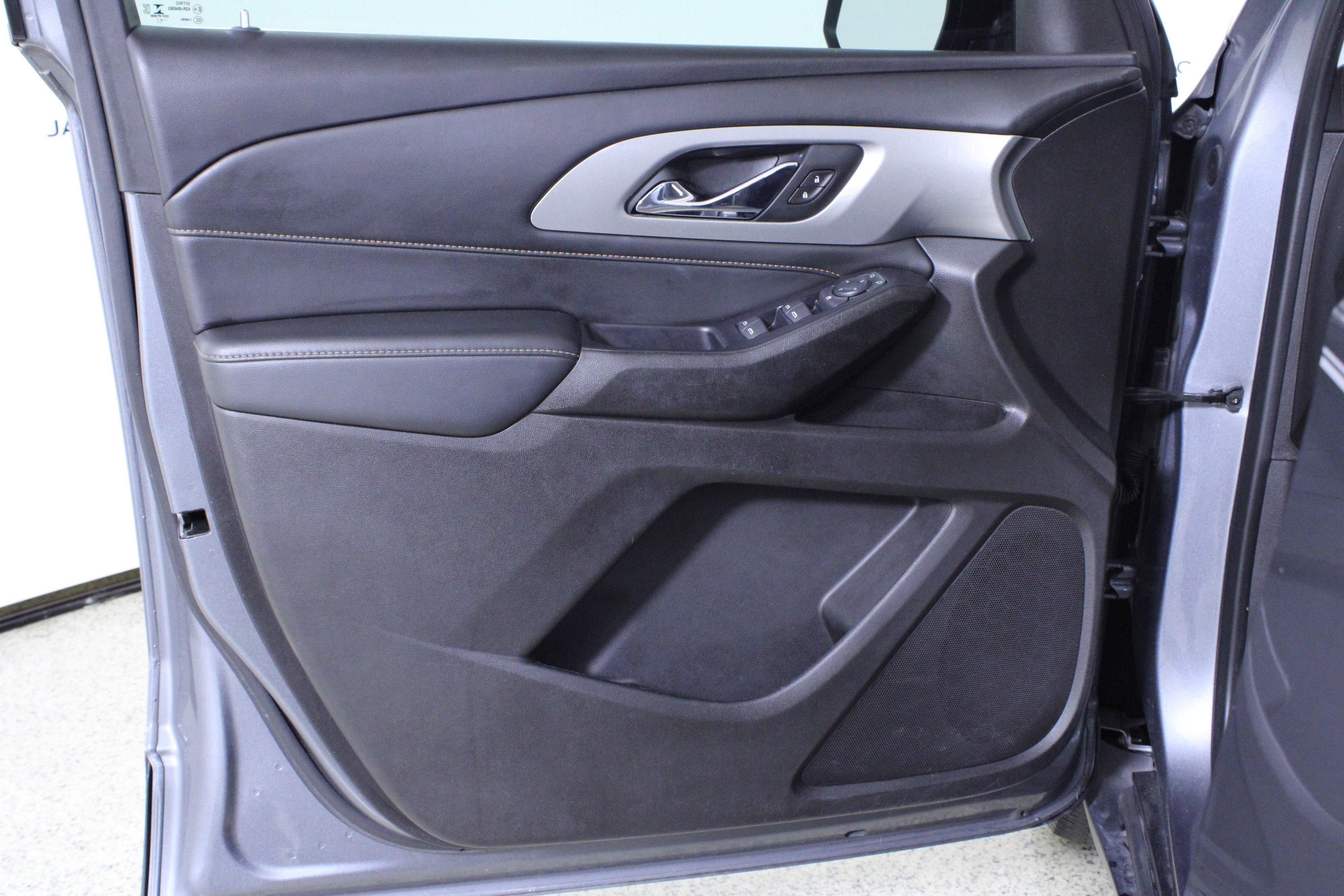 Used 2021 Chevrolet Traverse LS image 18