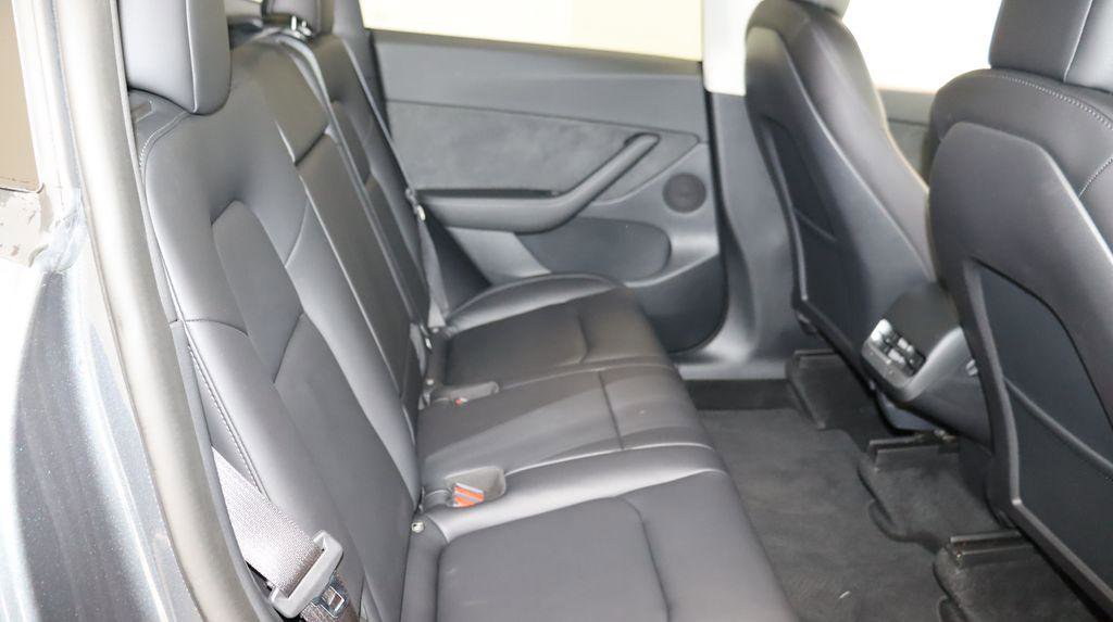 Used 2022 Tesla Model Y Performance AWD/4WD image 32