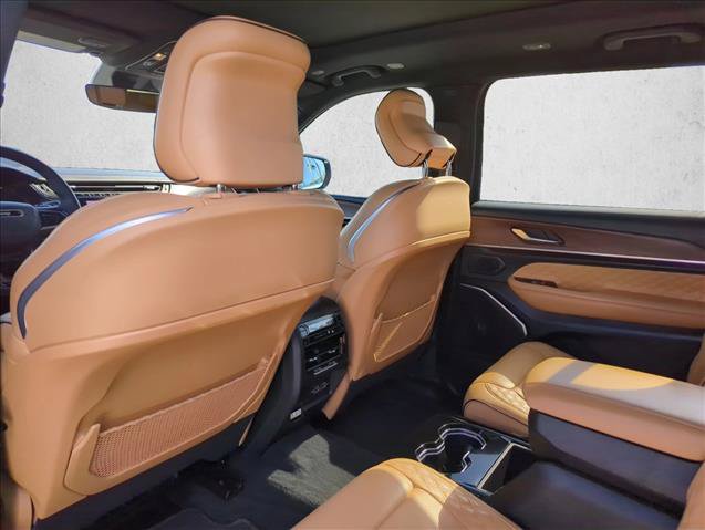 Used 2025 Jeep Grand Cherokee L Summit AWD/4WD image 15