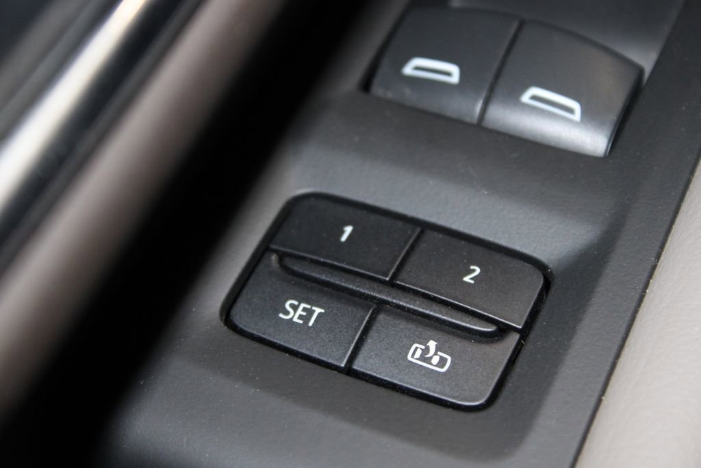 Used 2022 Chevrolet Tahoe LT w/ Luxury Package RWD image 44