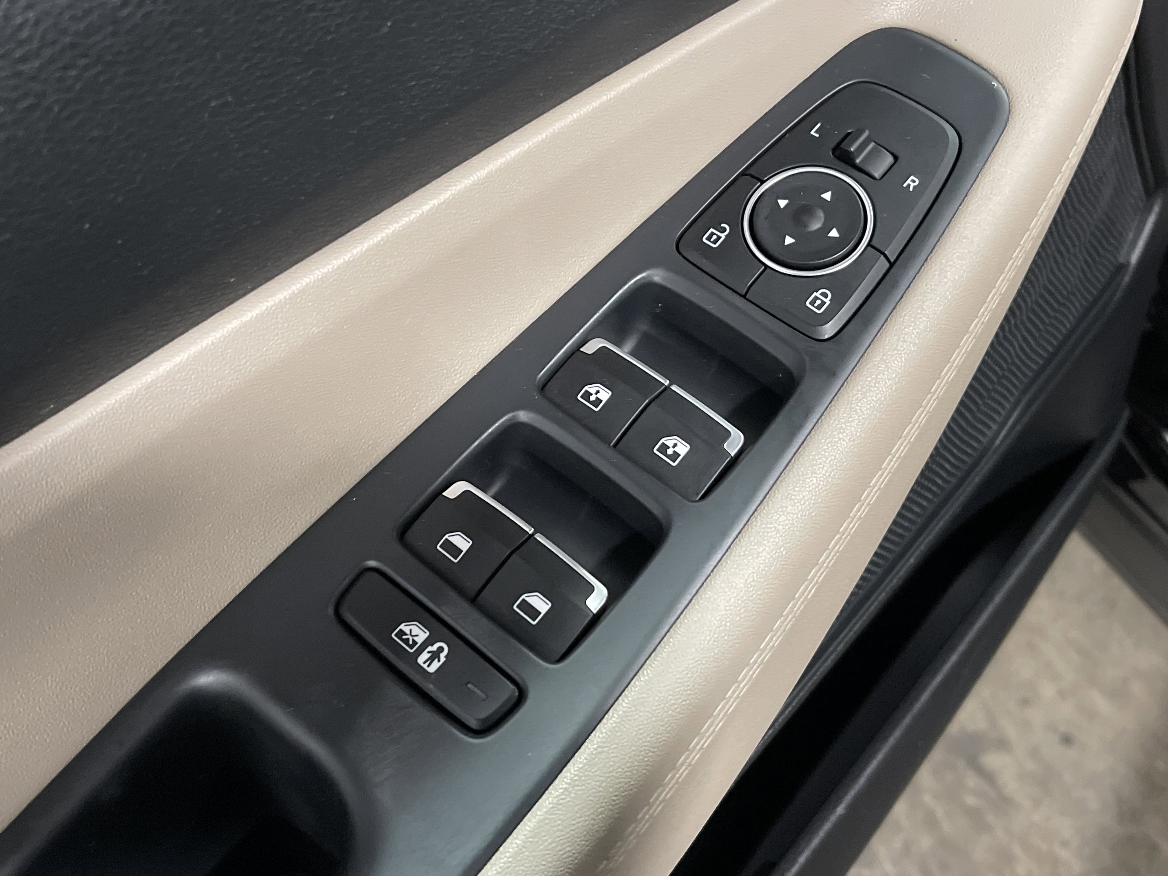 Used 2023 Hyundai Santa Fe SEL image 7