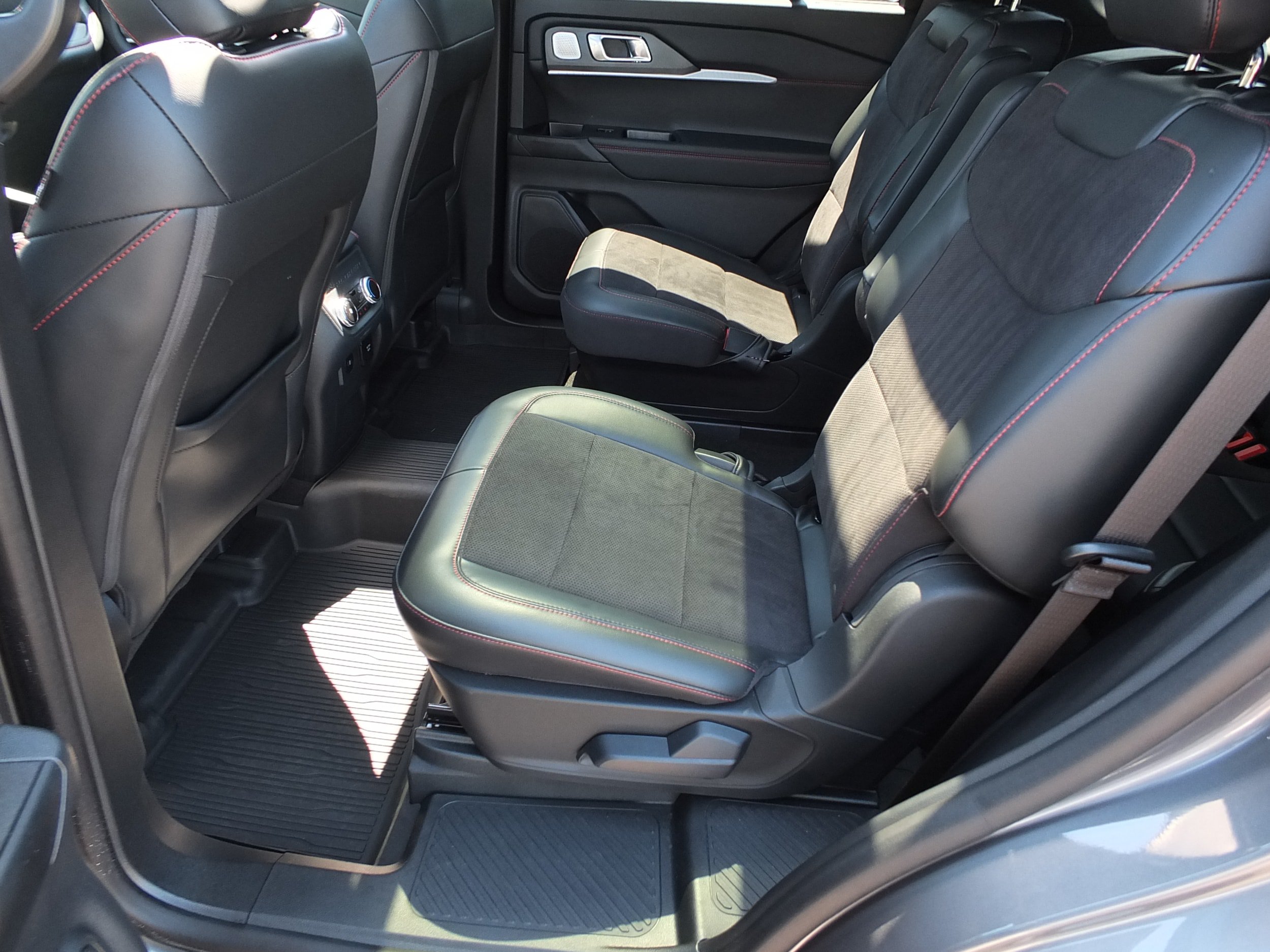 Used 2025 Ford Explorer ST w/ Sun And Sound Package AWD/4WD image 13