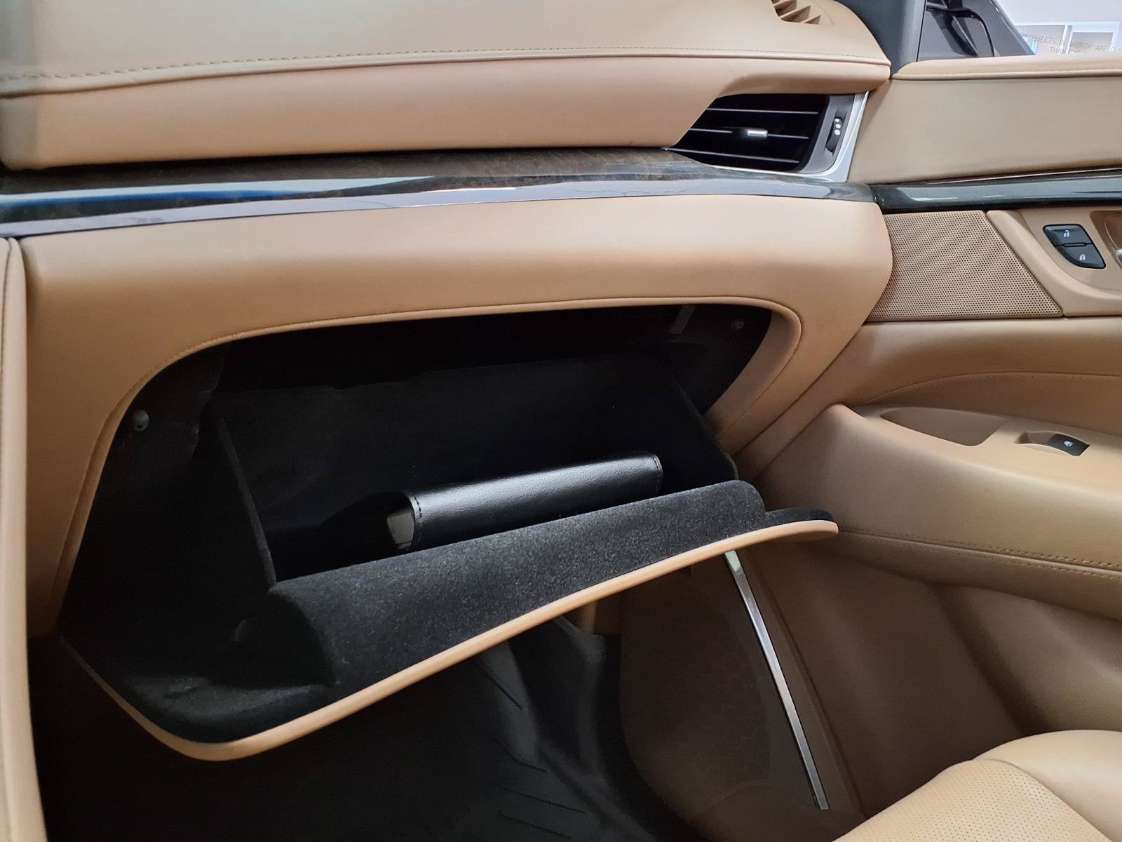 Used 2019 Cadillac Escalade ESV Platinum AWD/4WD image 31