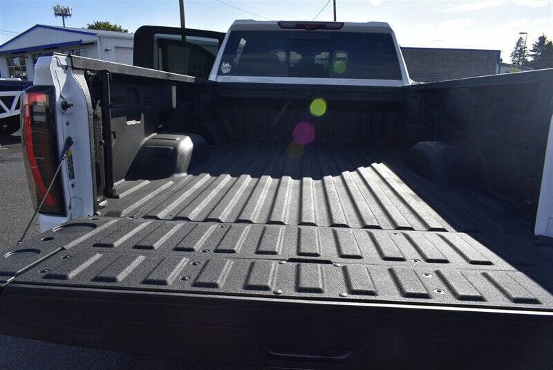 Used 2025 GMC Sierra 3500 AT4 w/ AT4 Premium Plus Package image 16