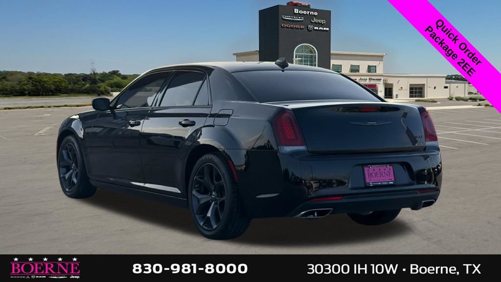 Used 2023 Chrysler 300 Touring w/ Sport Appearance Package RWD image 5
