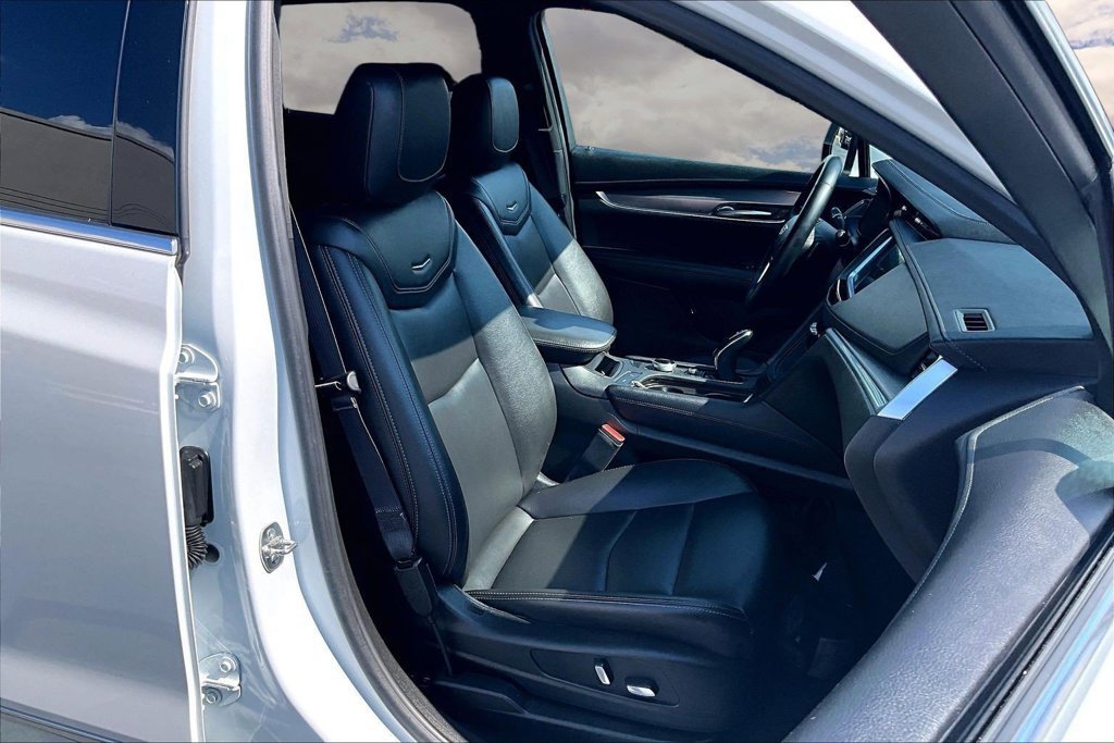 Certified 2024 Cadillac XT5 Luxury w/ LPO, Floor Liner Package AWD/4WD image 29
