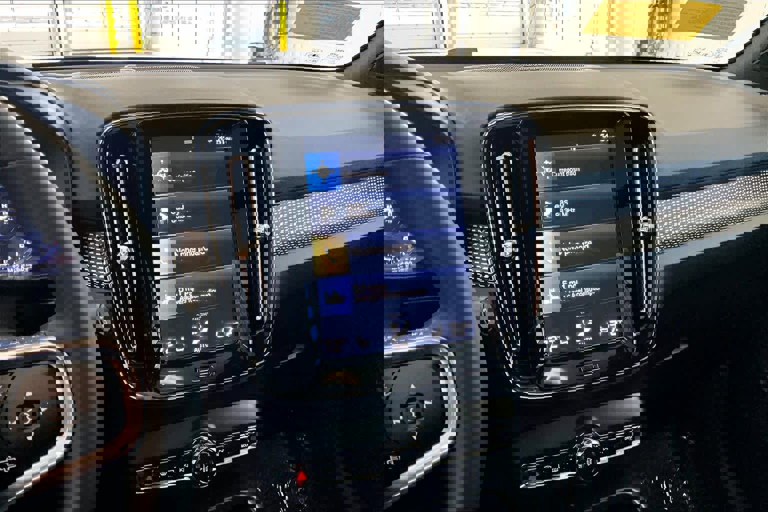 Certified 2022 Volvo XC40 T4 R-Design w/ Advanced Package image 6