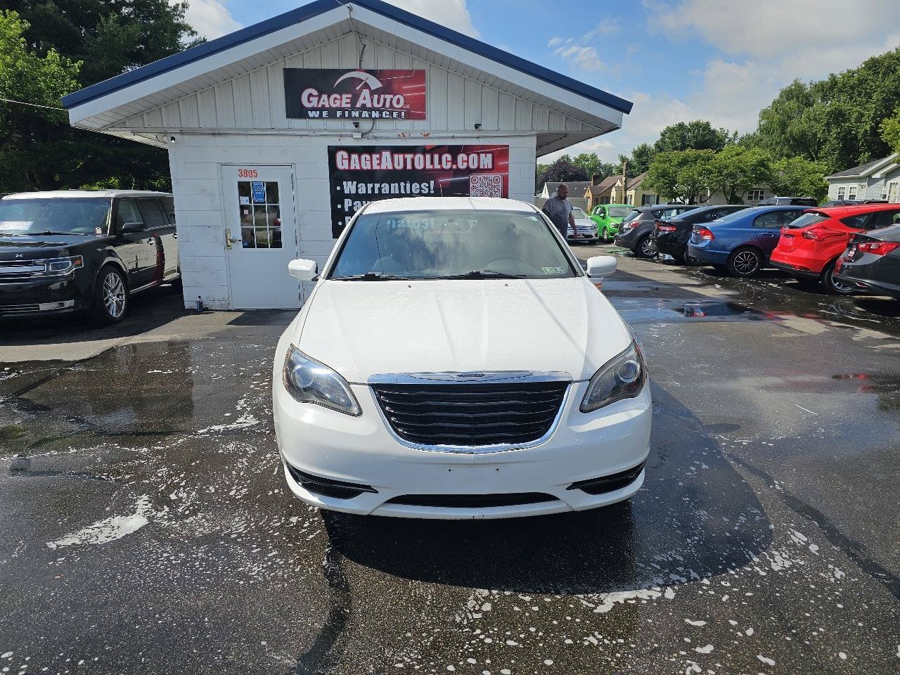 Used 2013 Chrysler 200 Touring w/ S Exterior Appearance Pkg FWD image 2