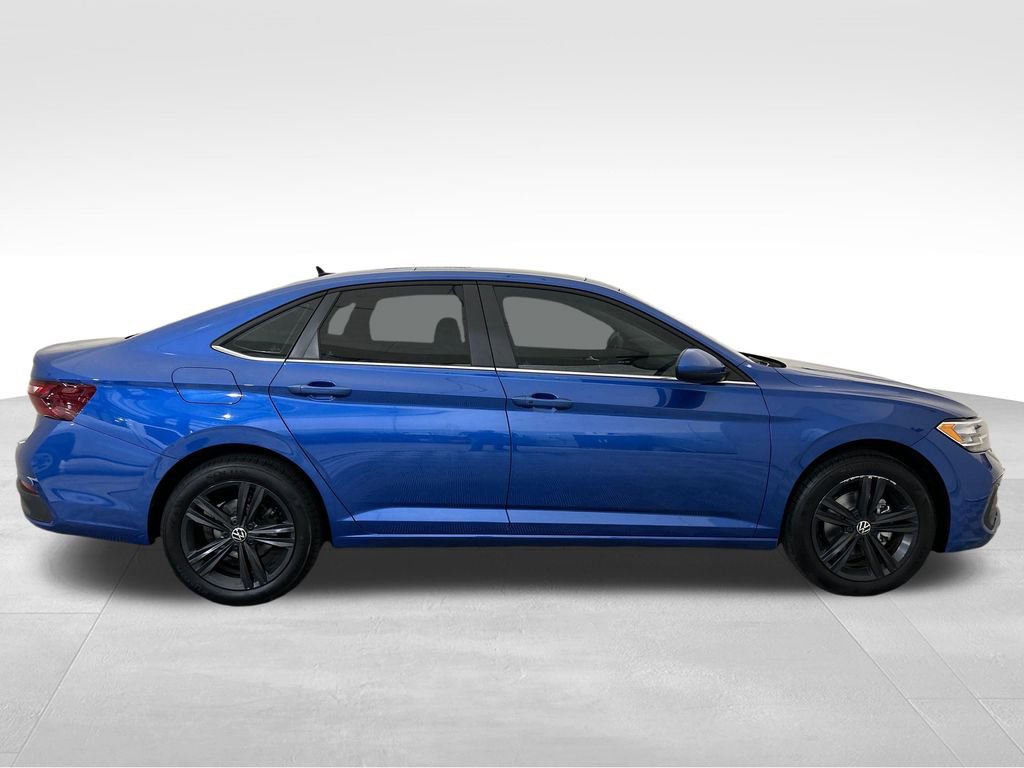 Used 2024 Volkswagen Jetta SE image 6