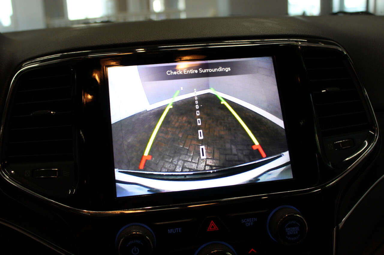 Used 2020 Jeep Grand Cherokee Limited w/ Luxury Group II image 24