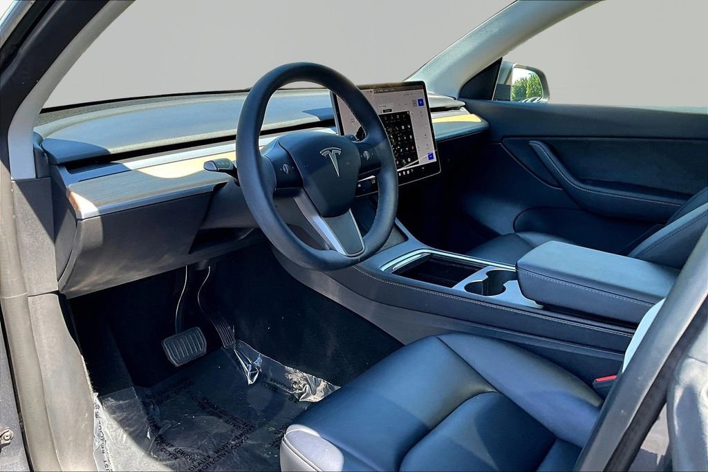 Used 2022 Tesla Model Y Long Range image 16