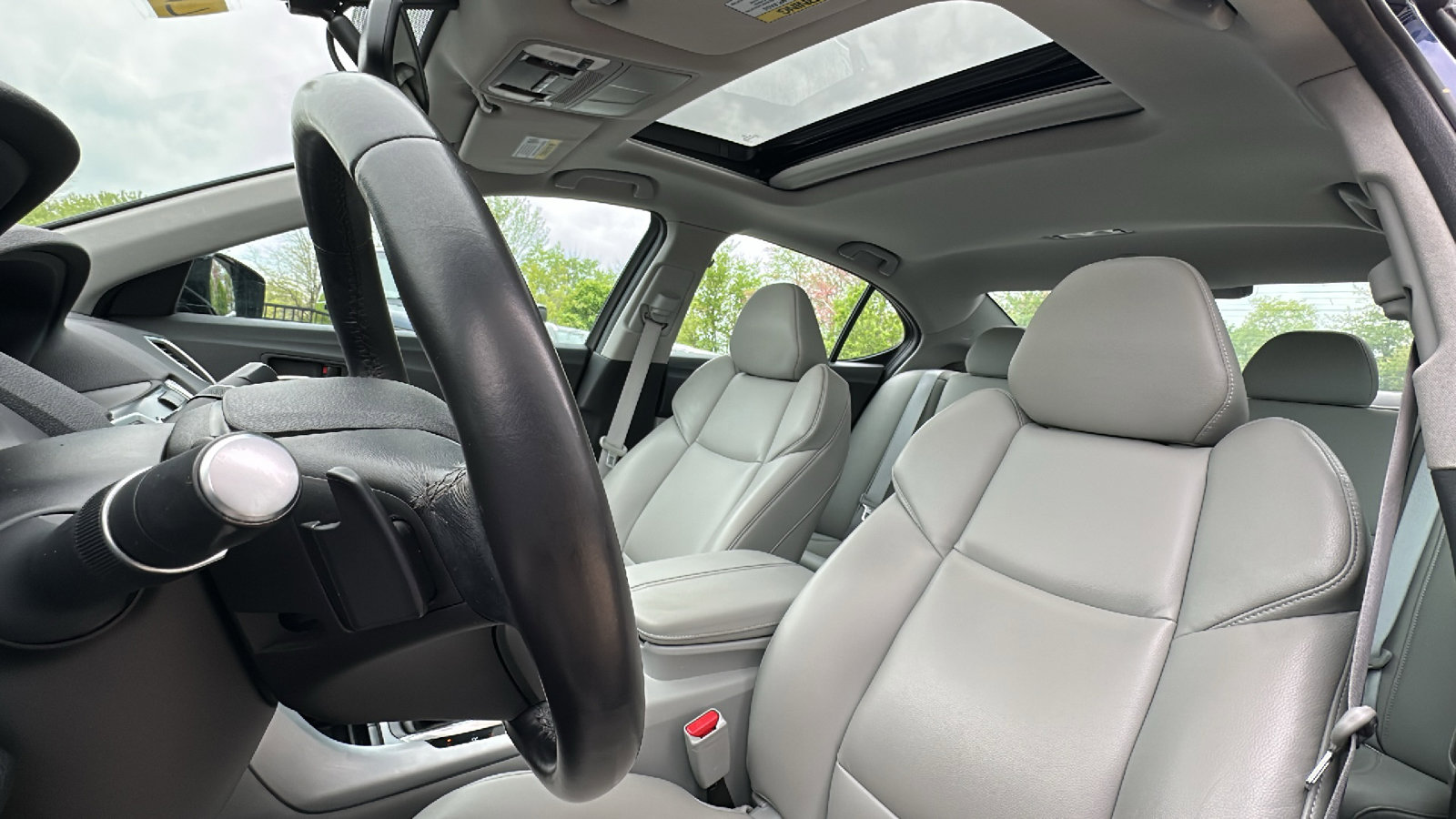 Used 2017 Acura TLX FWD image 12