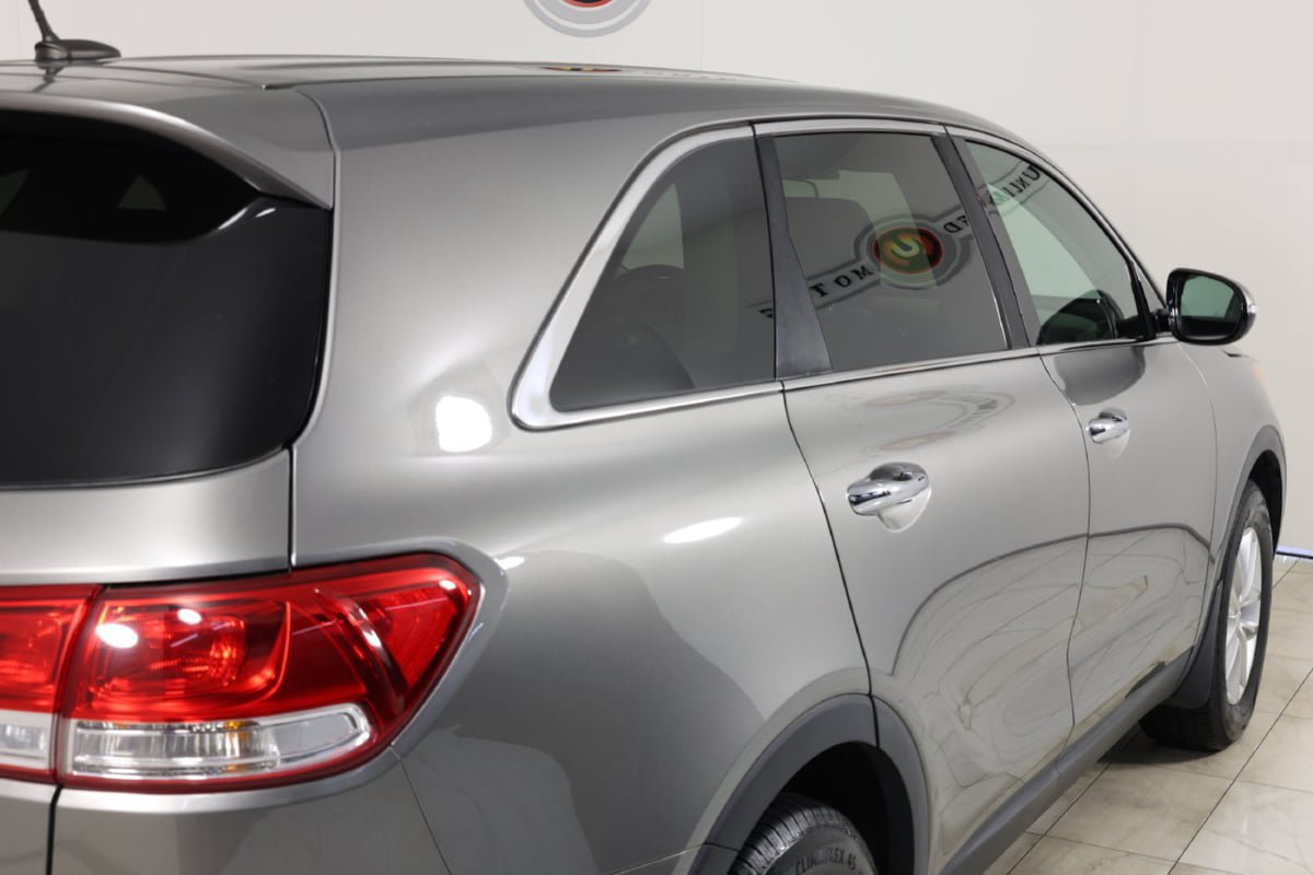 Used 2016 Kia Sorento L FWD image 38