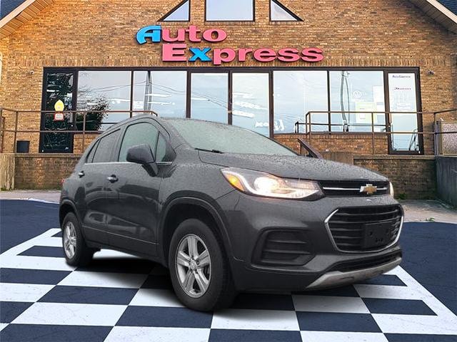 Used 2020 Chevrolet Trax LT w/ LT Convenience Package AWD/4WD image 1