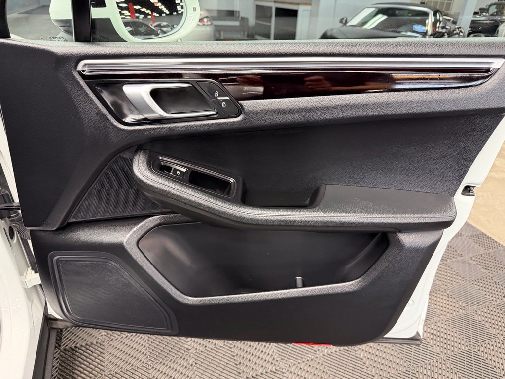 Used 2021 Porsche Macan AWD/4WD image 53