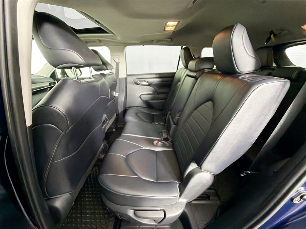 Used 2023 Toyota Highlander L image 21