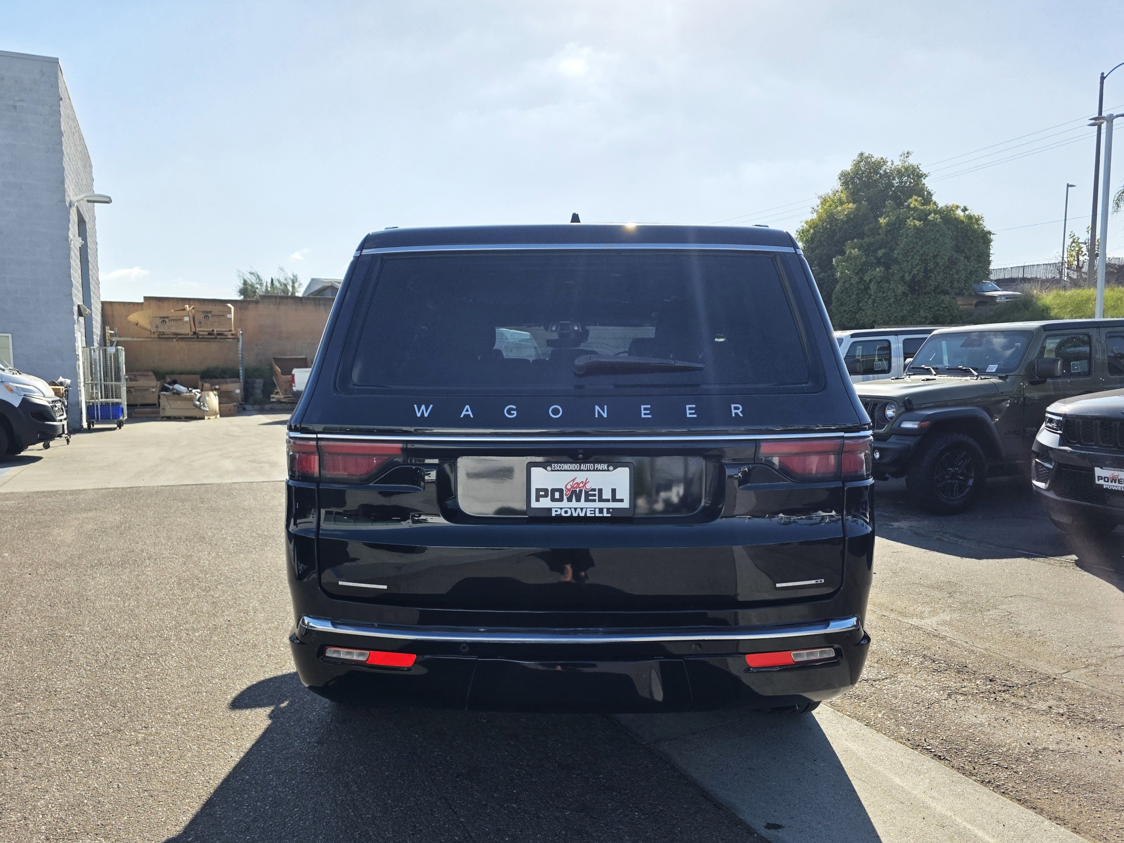 Certified 2023 Jeep Wagoneer Series II AWD/4WD image 4