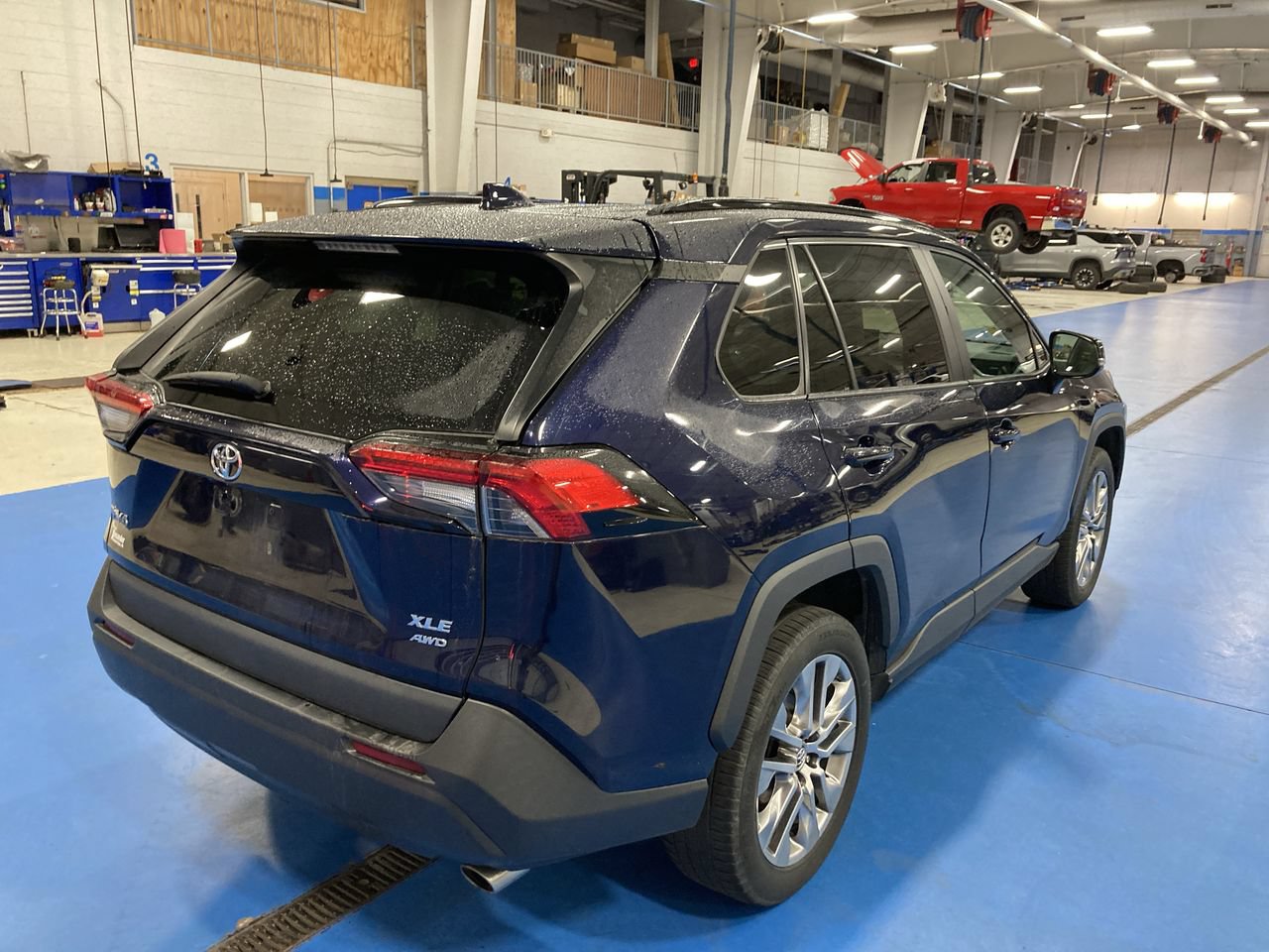Used 2020 Toyota RAV4 XLE Premium AWD/4WD image 7