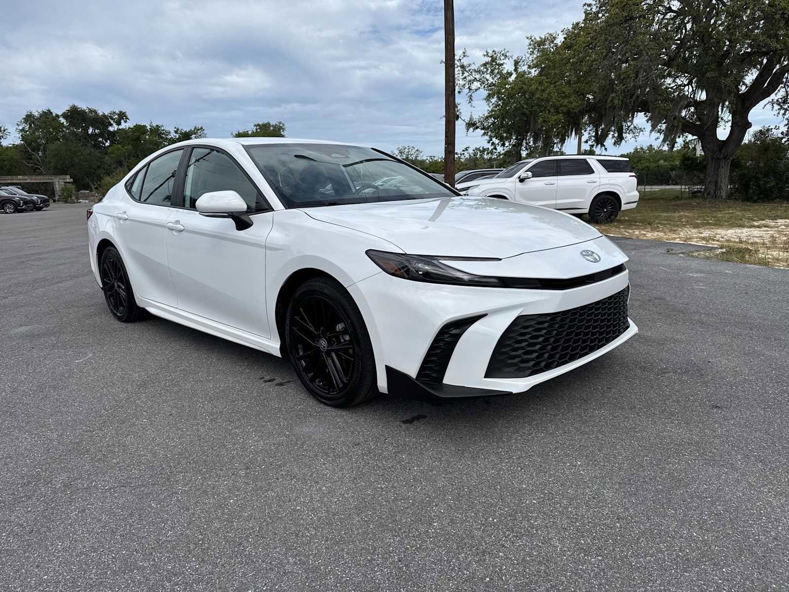 Used 2025 Toyota Camry SE w/ Multimedia Upgrade Package FWD image 8