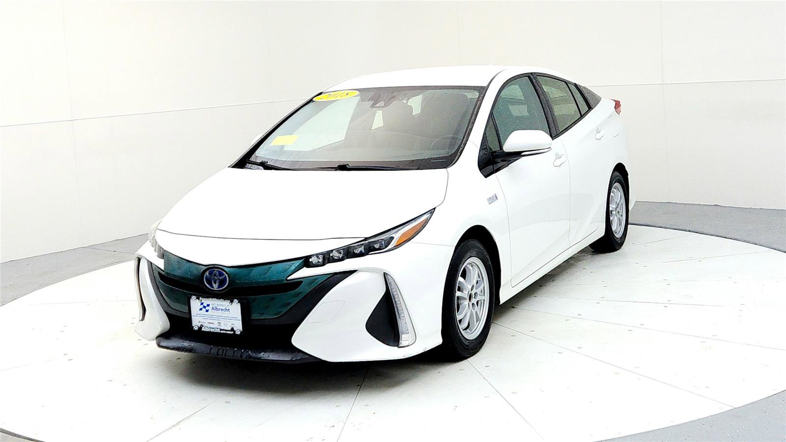 Used 2018 Toyota Prius Prime Premium image 2