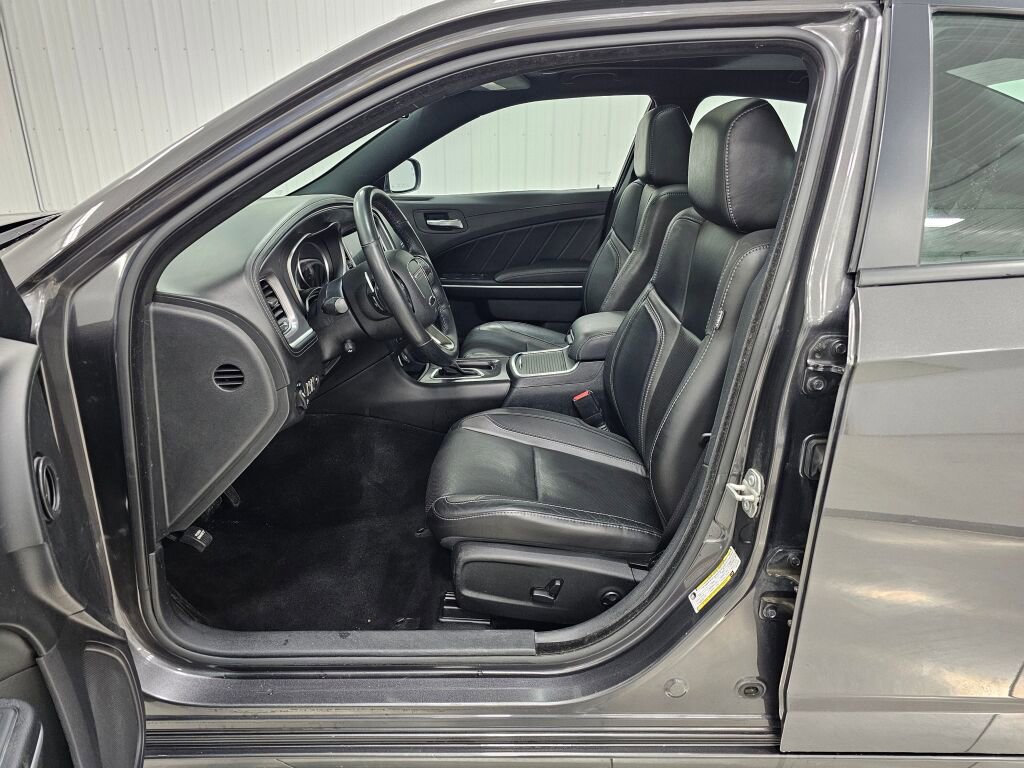 Used 2020 Dodge Charger SXT w/ Plus Group image 2