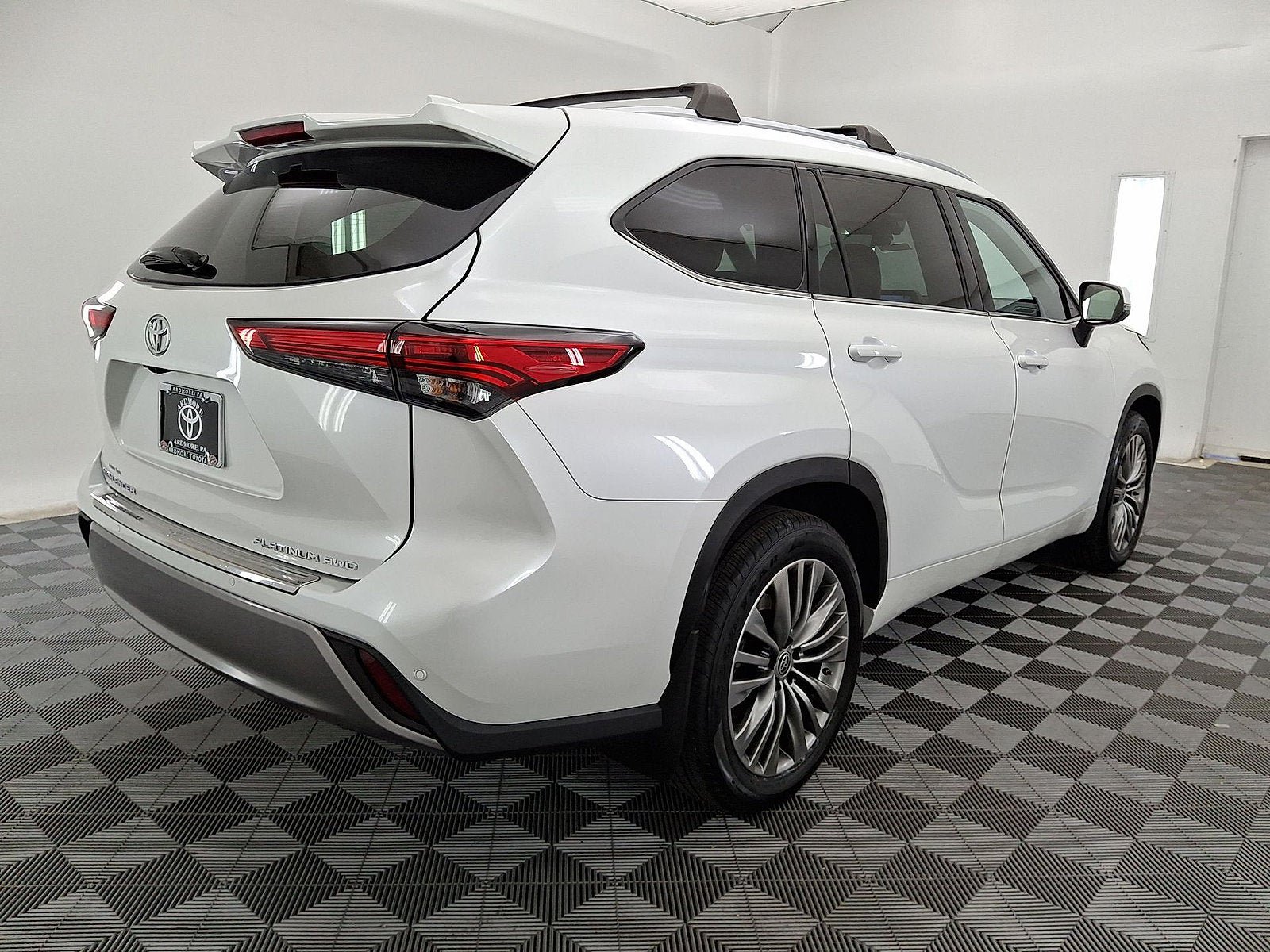 Used 2022 Toyota Highlander Platinum AWD/4WD image 17