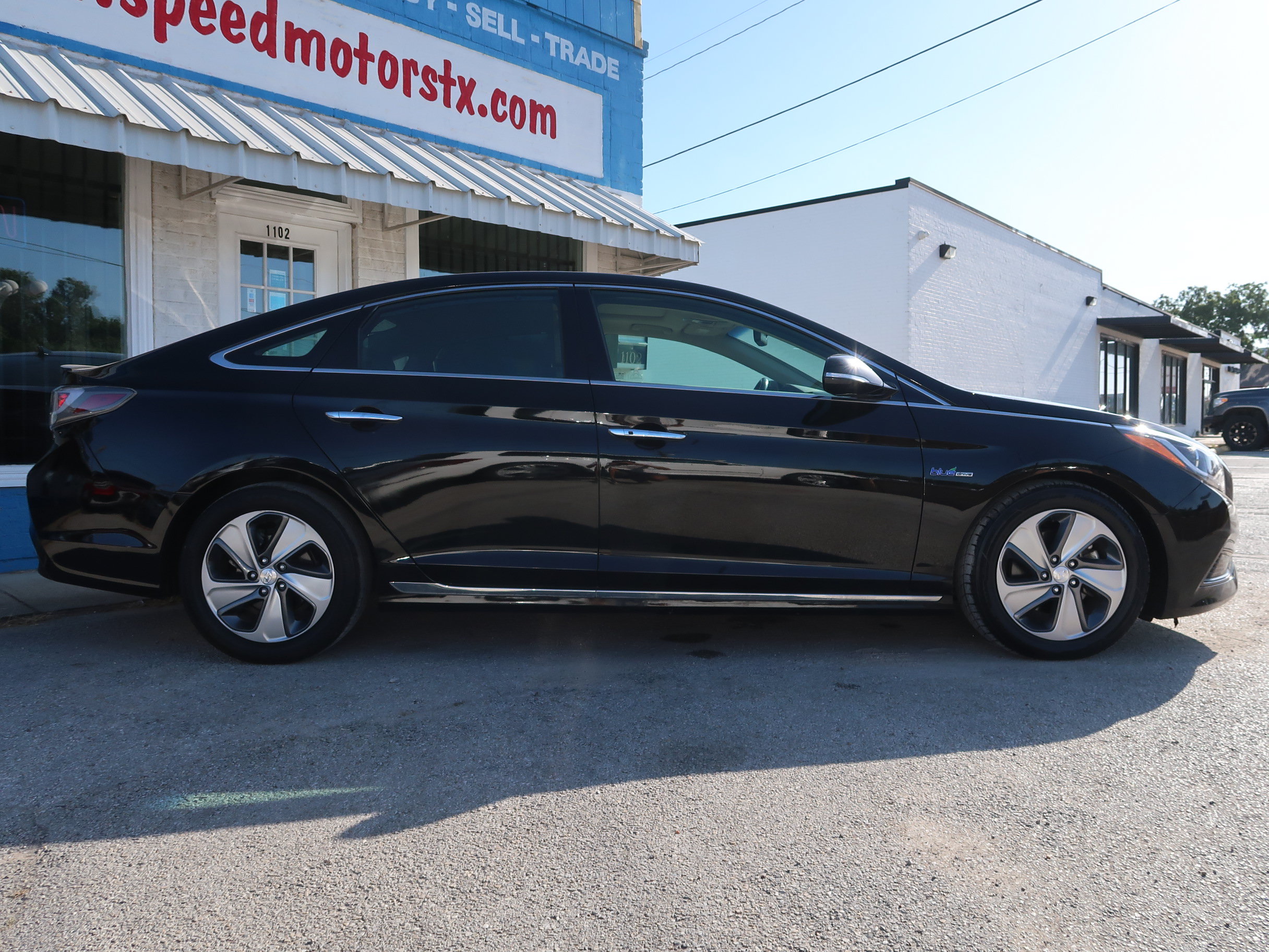 Used 2016 Hyundai Sonata Limited w/ Option Group 02 FWD image 4