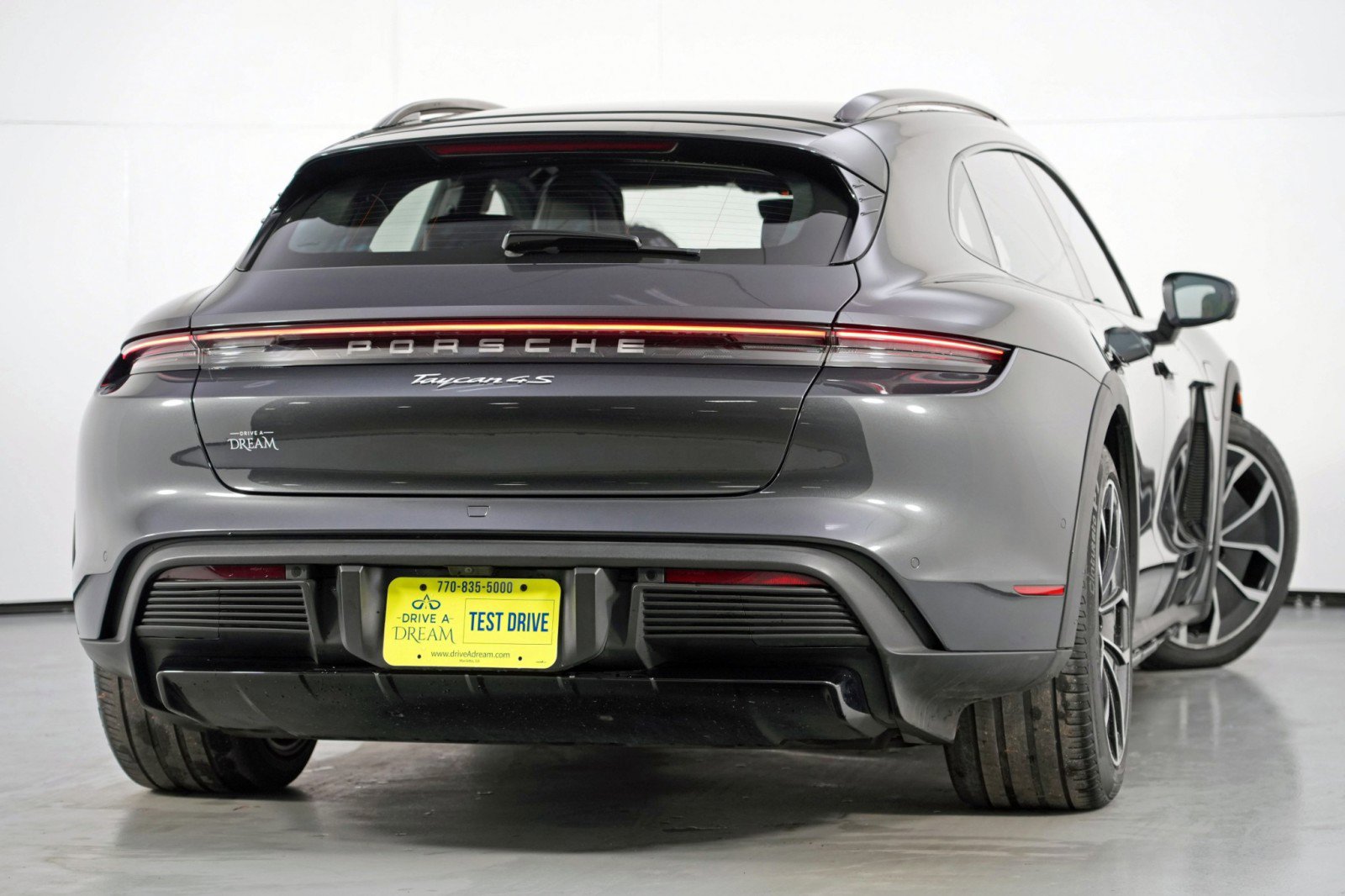 Used 2023 Porsche Taycan 4S w/ Performance Package image 5