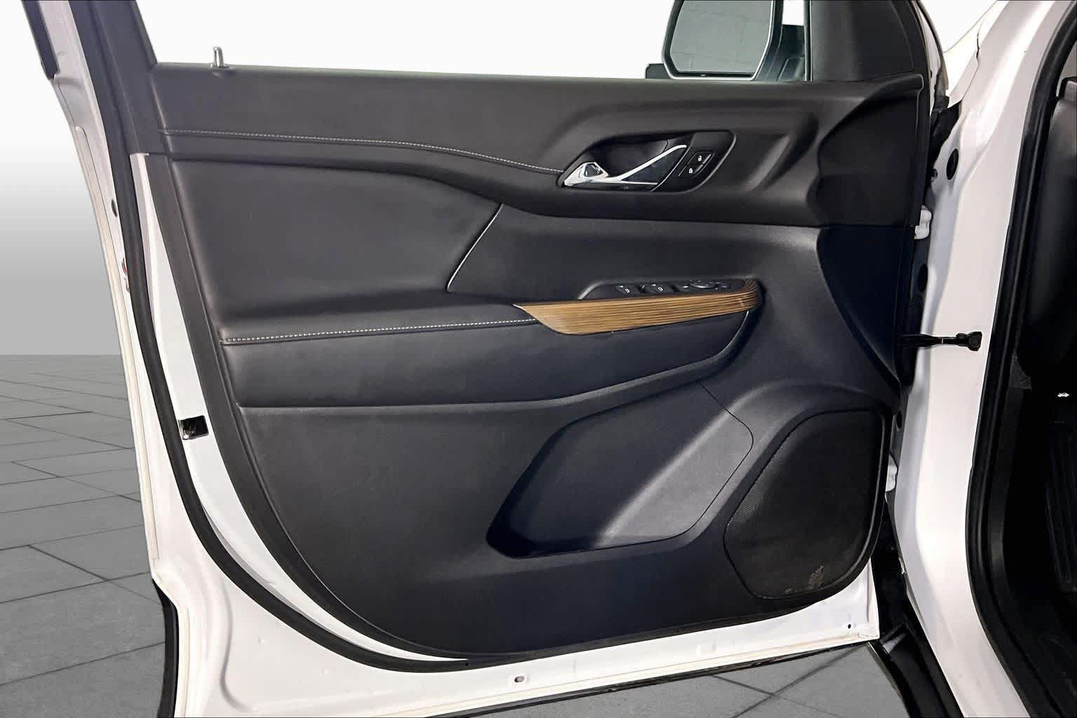 Used 2019 GMC Acadia SLE FWD image 21