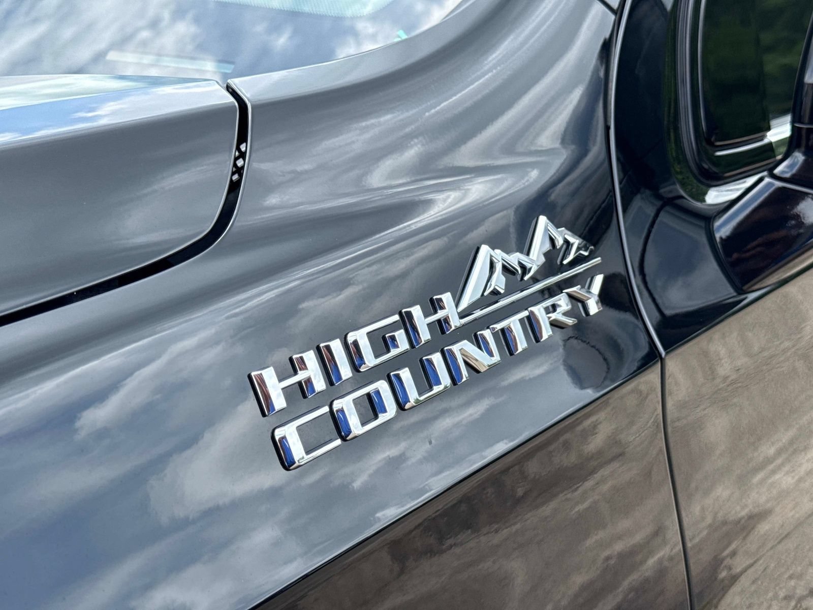 Used 2024 Chevrolet Tahoe High Country AWD/4WD image 10