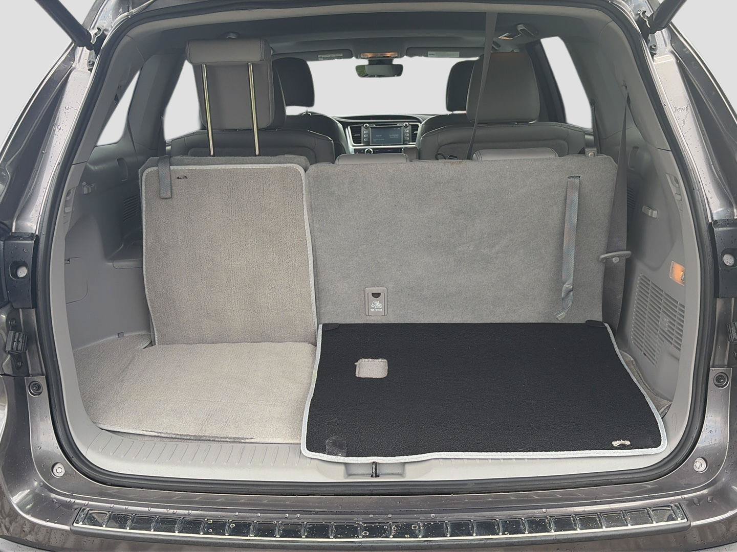 Used 2018 Toyota Highlander XLE FWD image 19