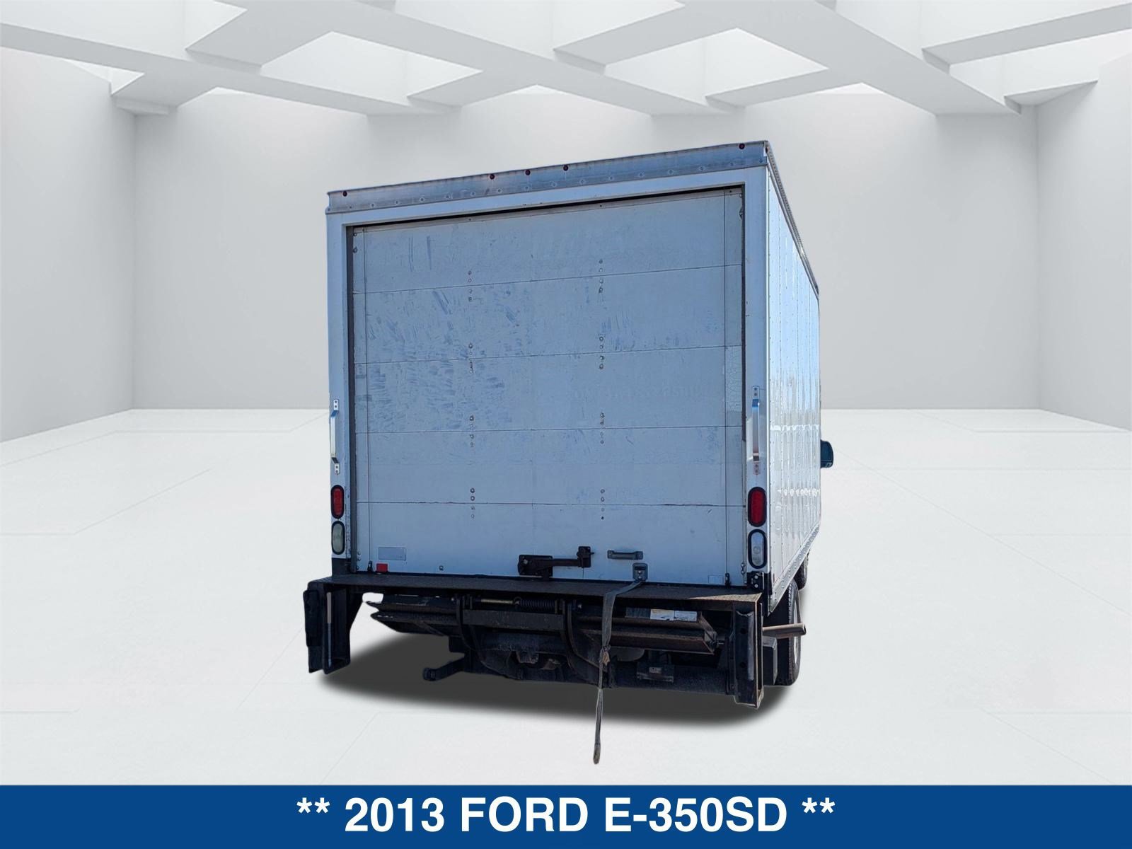 Used 2013 Ford E-350 and Econoline 350 Super Duty w/ Payload Pkg image 4