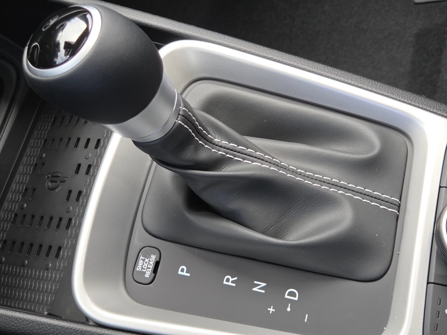 New 2026 Hyundai Venue SEL FWD image 36