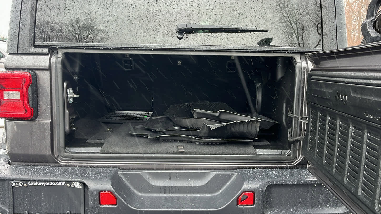 Used 2018 Jeep Wrangler Unlimited Sahara image 28