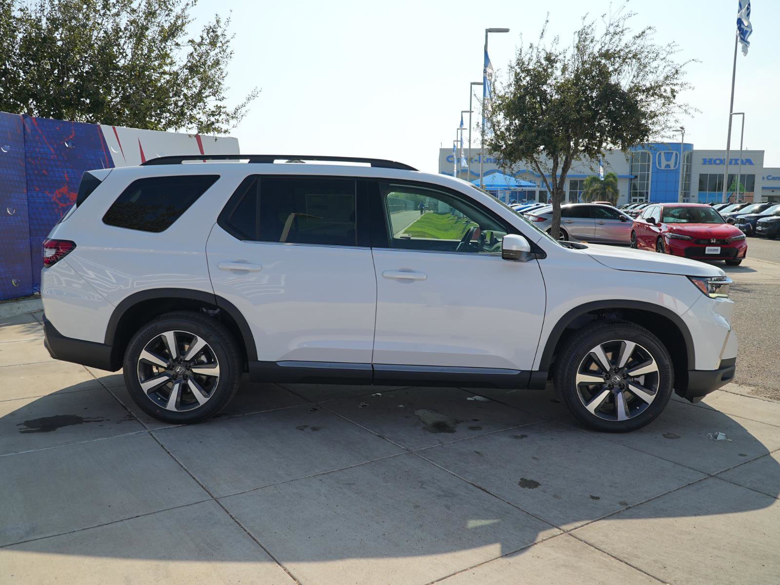 New 2025 Honda Pilot Touring image 4