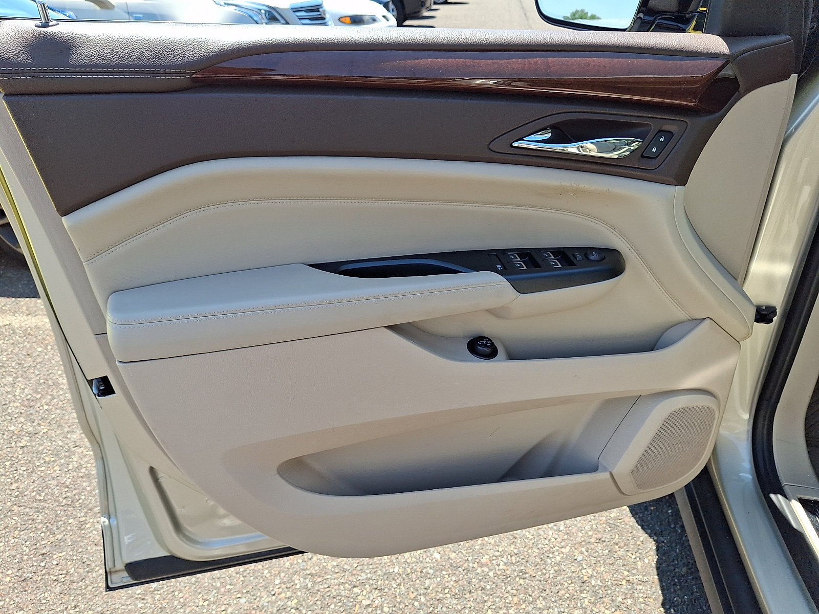 Used 2015 Cadillac SRX Luxury w/ Driver Awareness Package AWD/4WD image 13