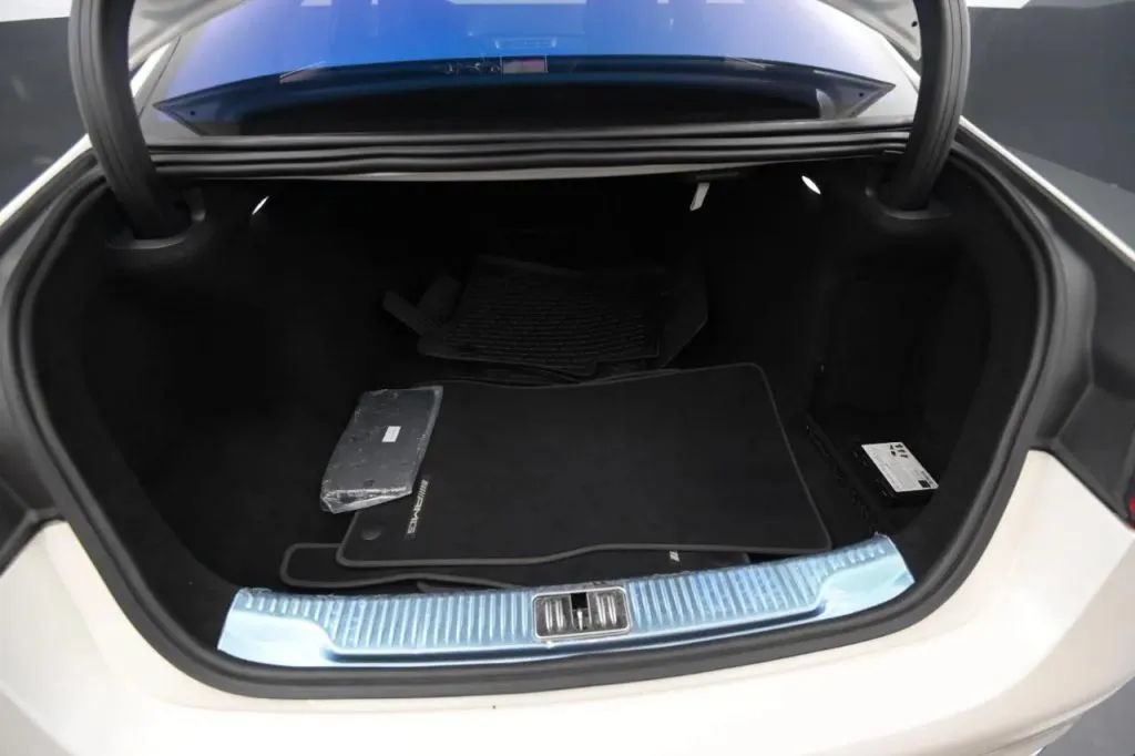 Used 2022 Mercedes-Benz S 580 4MATIC Sedan w/ AMG Line Package image 44