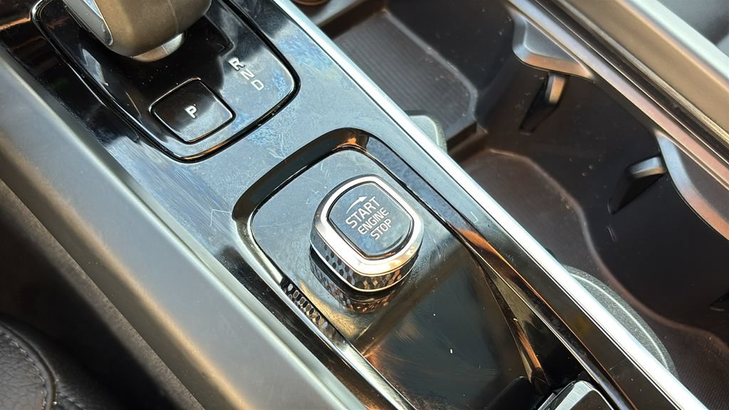 Certified 2025 Volvo XC60 B5 Plus AWD/4WD image 14
