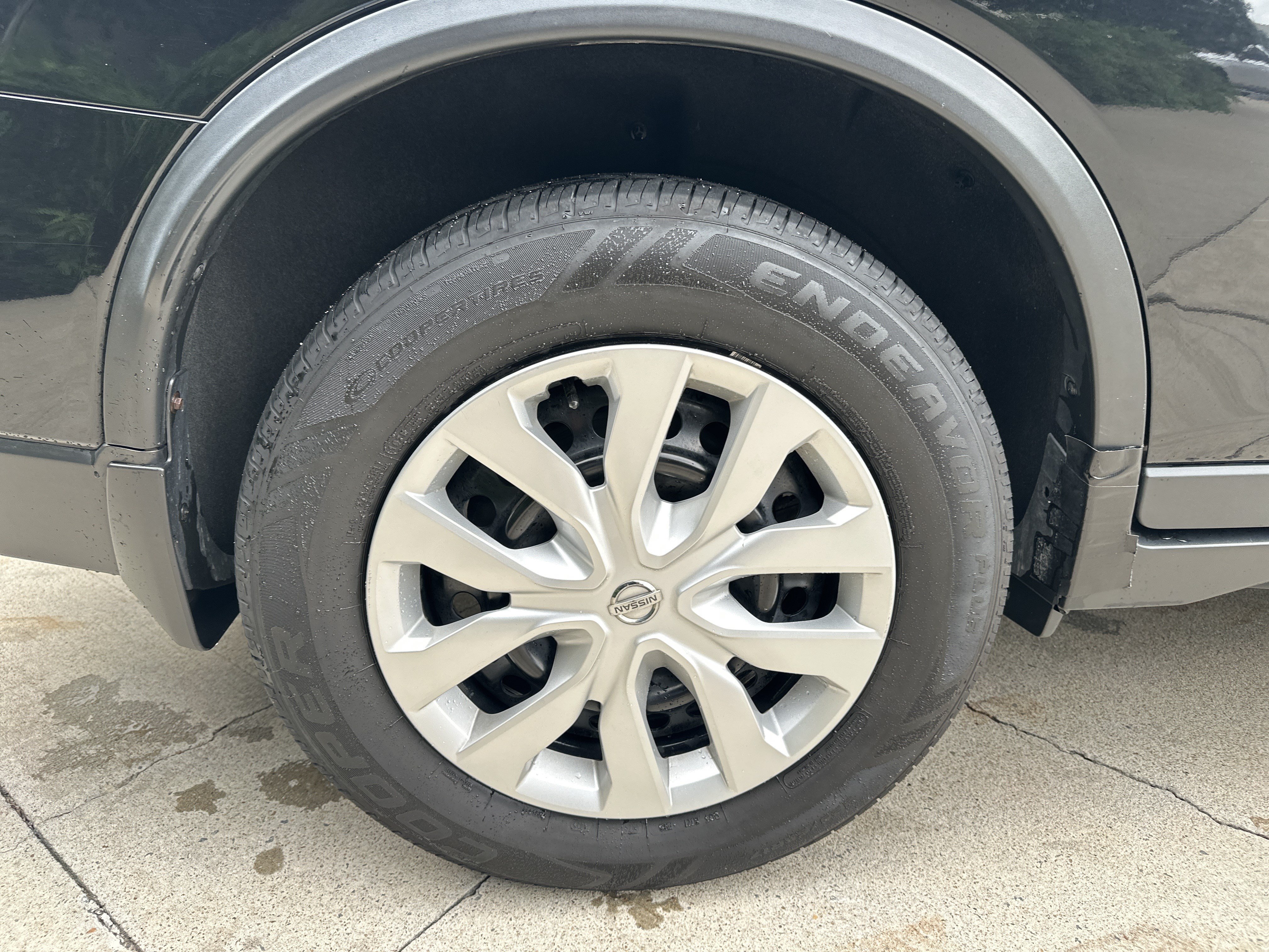 Used 2018 Nissan Rogue S AWD/4WD image 36
