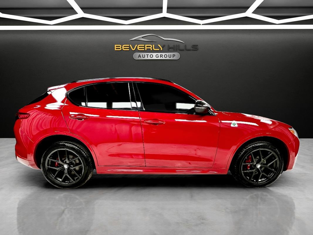 Used 2020 Alfa Romeo Stelvio Ti w/ Nero Edizione AWD/4WD image 6